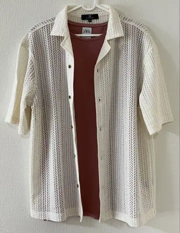 새상품급(미사용 새상품) 아이보리 뜨개질 무늬 반팔 셔츠
