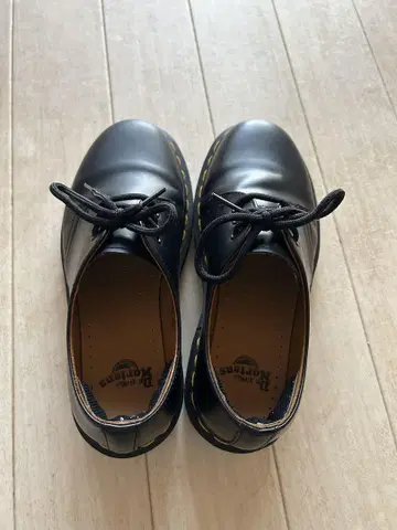 Dr. Martens 블랙 로퍼