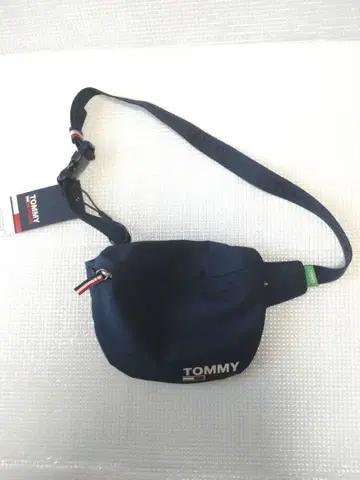 TOMMY JEANS 네이비 바디백