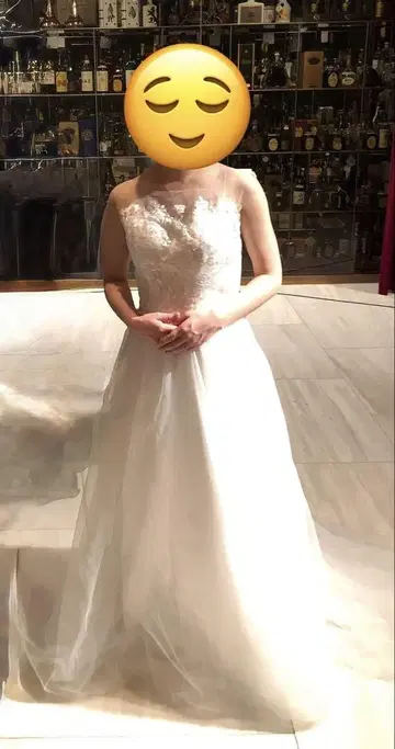 작은 키를 위한 화이트 웨딩 드레스 플라워 모티브