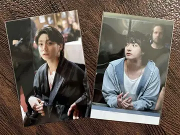 JUNGKOOK 정국 GOLDEN 전시회 프린트 사진 2장