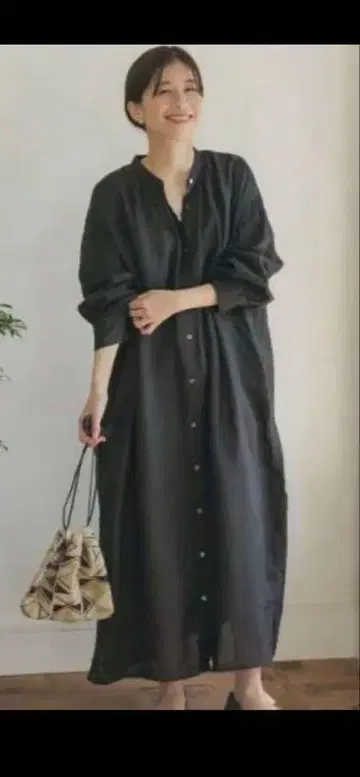 어반 리서치 도어스 린넨 개더 원피스 블랙