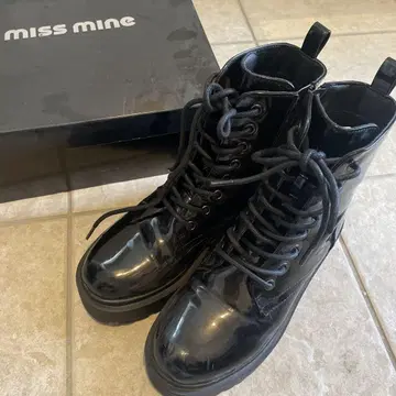 miss mine 블랙 레이스업 부츠