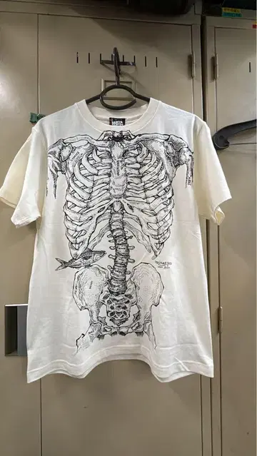 sojie "No bones tee" printed by 티셔츠 S