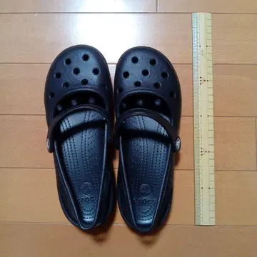 Crocs 블랙 샌들