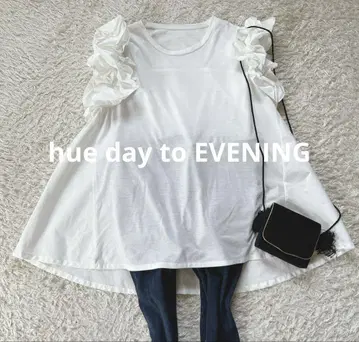 hue DAY TO EVENING 프릴 슬리브리스 블라우스 화이트