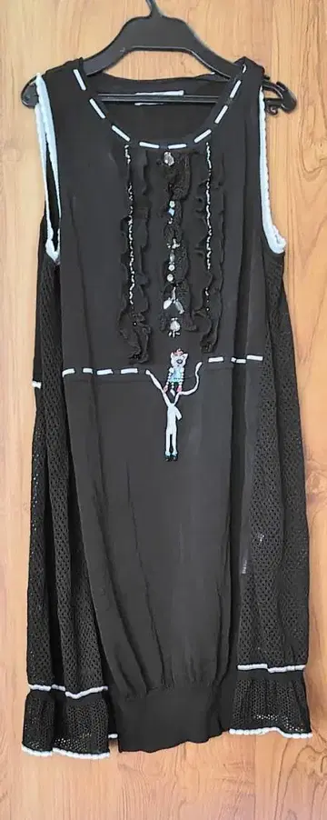 알베로베로 블랙 프릴 돼지 비쥬가 달린 롱 베스트