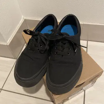 Vans 블랙 스니커즈