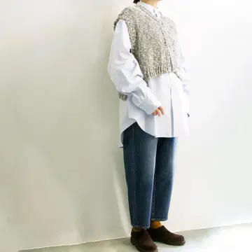 콤 아치 핸드 니트 베스트