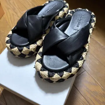 크레주리 샌들