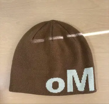 oMA 비니 브라운