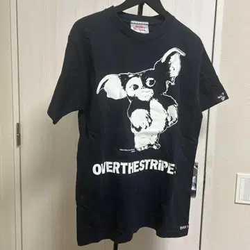 Over the Stripes 기즈모 그렘린 반팔 티셔츠