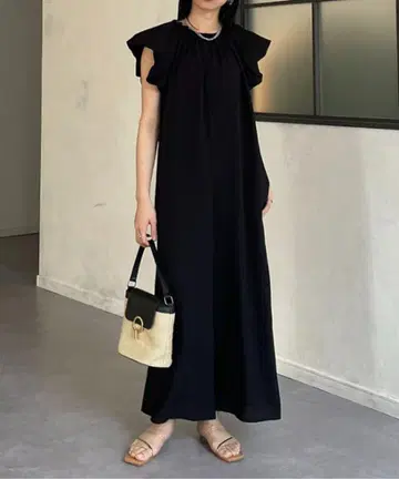 프릴 소매 블랙 롱 드레스