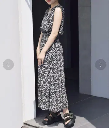 w closet 쉬폰 플라워 프린트 슬리브리스 원피스 블랙 F