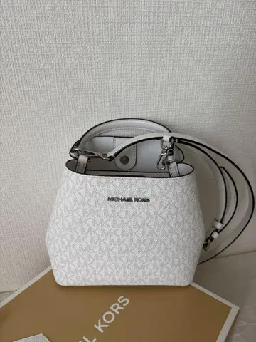 마이클코어스 화이트 백