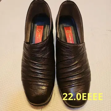 다크 브라운 심플한 신발 22.0 EEEE