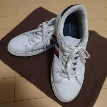 Tommy Hilfiger 화이트 스니커즈