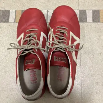 캠퍼 빨간색 스니커즈 26cm