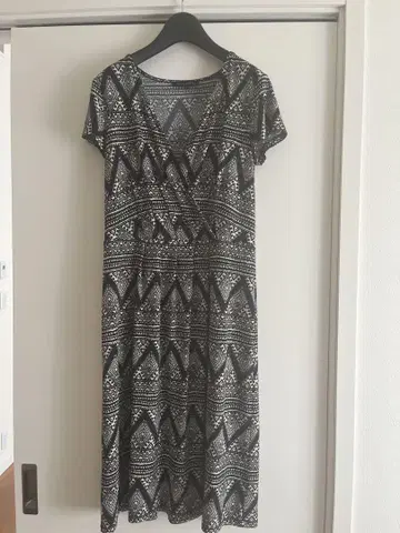 LAURA ASHLEY 기하학 패턴 반팔 원피스