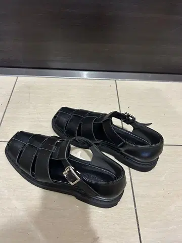 유나이티드 애로우즈 구르카 샌들 블랙