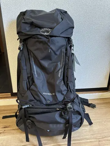 Osprey Kestrel 48 블랙 백팩