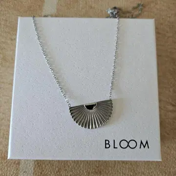 BLOOM 부채꼴 펜던트 스테인리스 목걸이 상자 없음