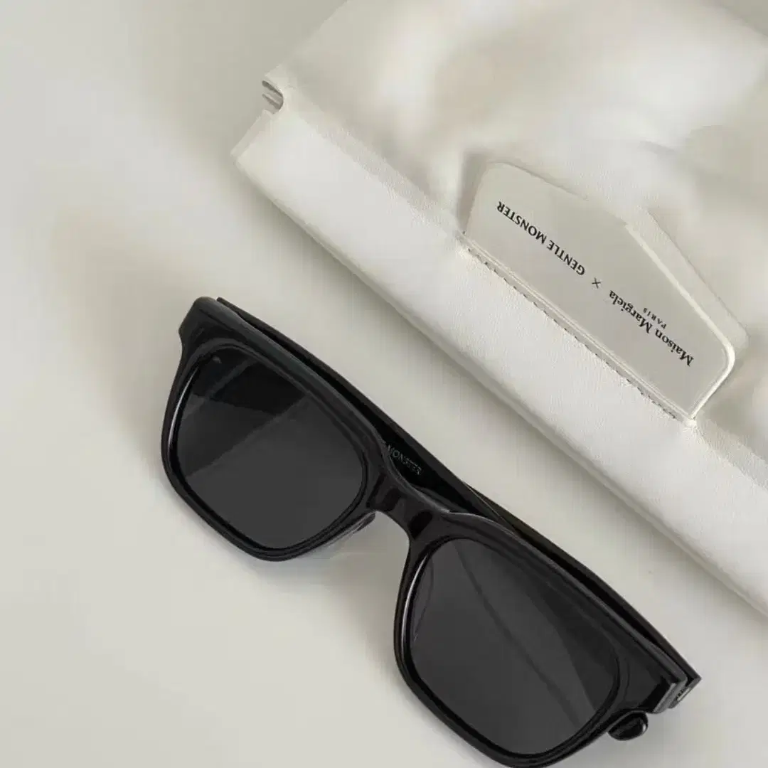 GENTLE MONSTER ブラック サングラス Dreamer17 希少」ジェントル