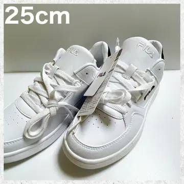 A!group 사노 아키야가 착용한 휠라 스니커즈 화이트 블랙 25cm