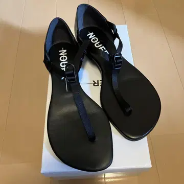 NOUER 블랙 플립플랍