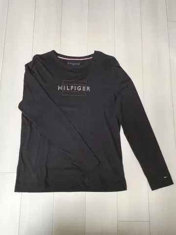 TOMMY HILFIGER 블랙 긴팔
