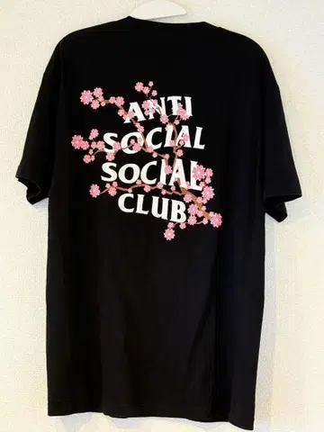 ANTI SOCIAL SOCIAL CLUB 벚꽃 티셔츠