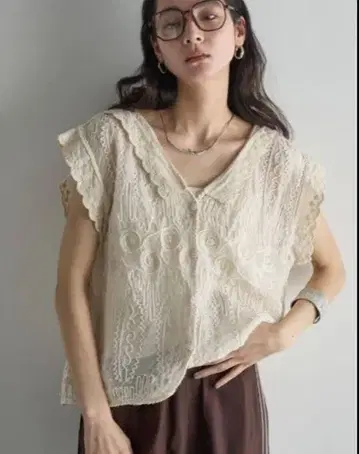 택 포함 새상품 THE YOn 코드 레이스 프렌치 슬리브 코튼 블라우스