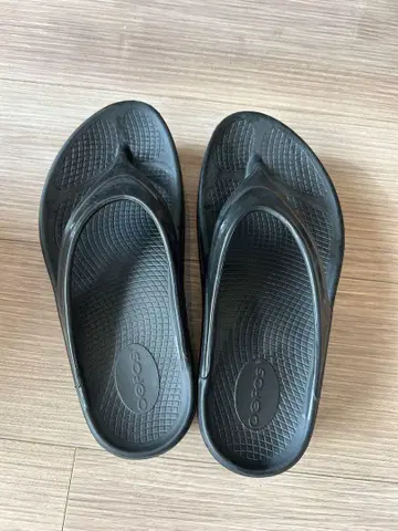우포스 블랙 플립플랍 샌들 우메가