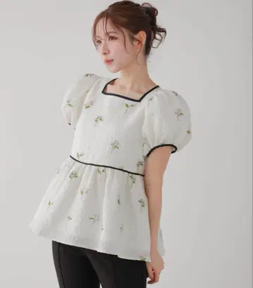 fitmore 파이핑 스퀘어 넥 상의