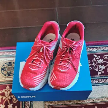 HOKA ONE ONE 러닝화 빨간색
