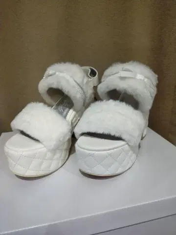 요스케 통굽 퍼 샌들(4450067)WH