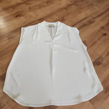 UNITED ARROWS 슬리브리스 V넥 셔츠