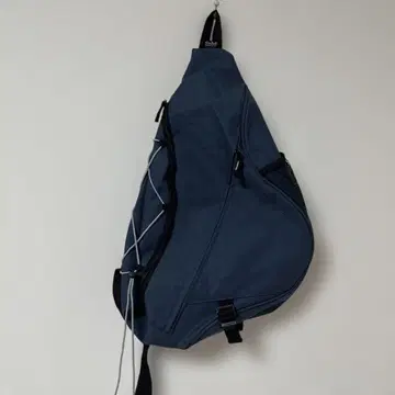 Shelter 삼각형 사선 가방 바디백 원숄더 네이비