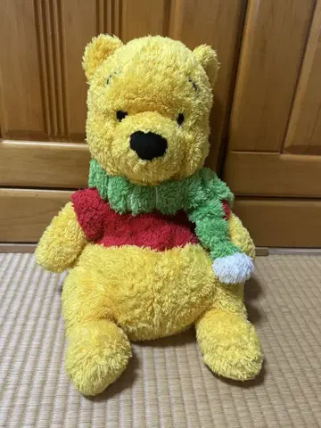푸우 머플러가 달린 봉제 인형