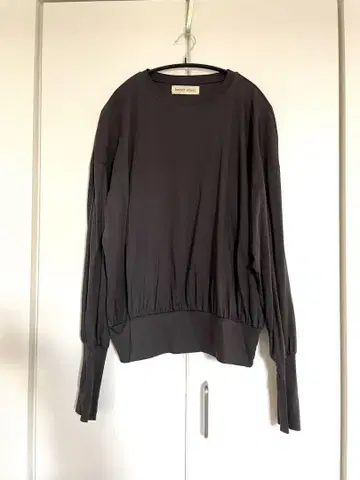 바벨 오브젝트 L/S 탑 다크 브라운 긴팔 티셔츠