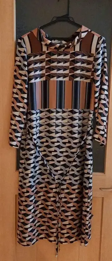 기하학 패턴 긴팔 A 라인 원피스