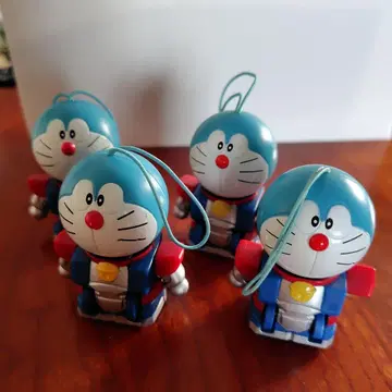 달리는 도라에몽, 스트랩 포함
