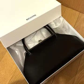 BIGOTRE 블랙 가죽 핸드백 플랩형
