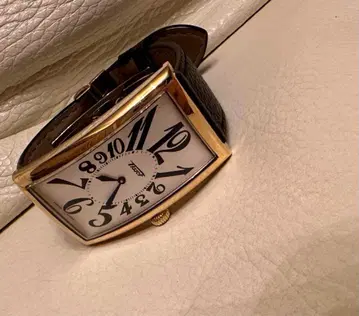 Tissot 바나나 워치 골드 손목시계 할인 불가 여성용