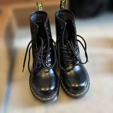 Dr. Martens 블랙 부츠