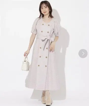 라이트 핑크 버튼이 달린 롱 원피스