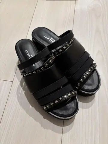 JILL STUART 스터드 장식 블랙 샌들