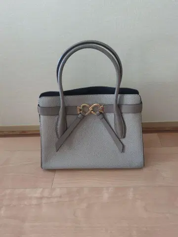 kate spade 그레이 핸드백 골드 금장 장식