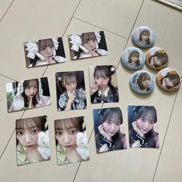 아이돌 사진과 배지 세트 12장 + 4개