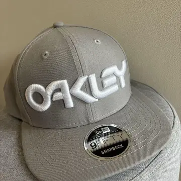 Oakley 9FIFTY 스냅백 캡 그레이